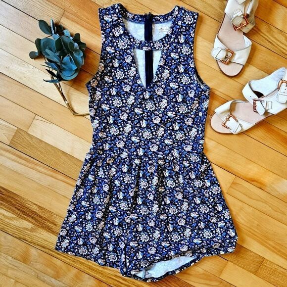 Hollister Floral Romper - Picture 1 of 7